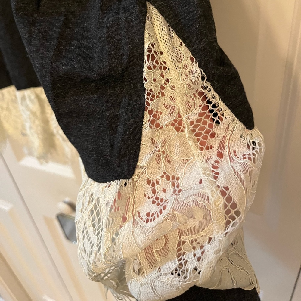 NWT Umgee Grey T Shirt with Lace Size S - Picture 5 of 11
